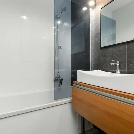 Modern With Parking & Balcony By Renters *