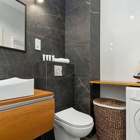 Апартаменты Modern With Parking & Balcony By Renters