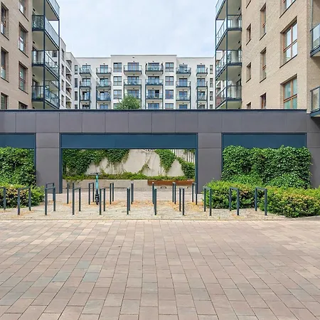 Modern With Parking & Balcony By Renters Appartement