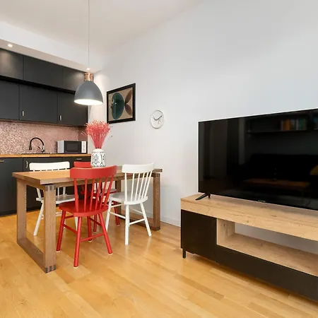 Апартаменты Modern With Parking & Balcony By Renters