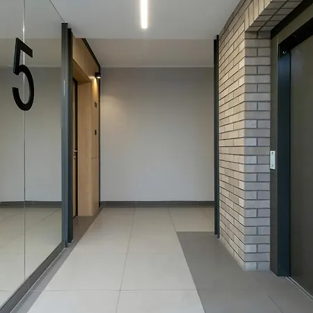 Modern With Parking & Balcony By Renters Daire *